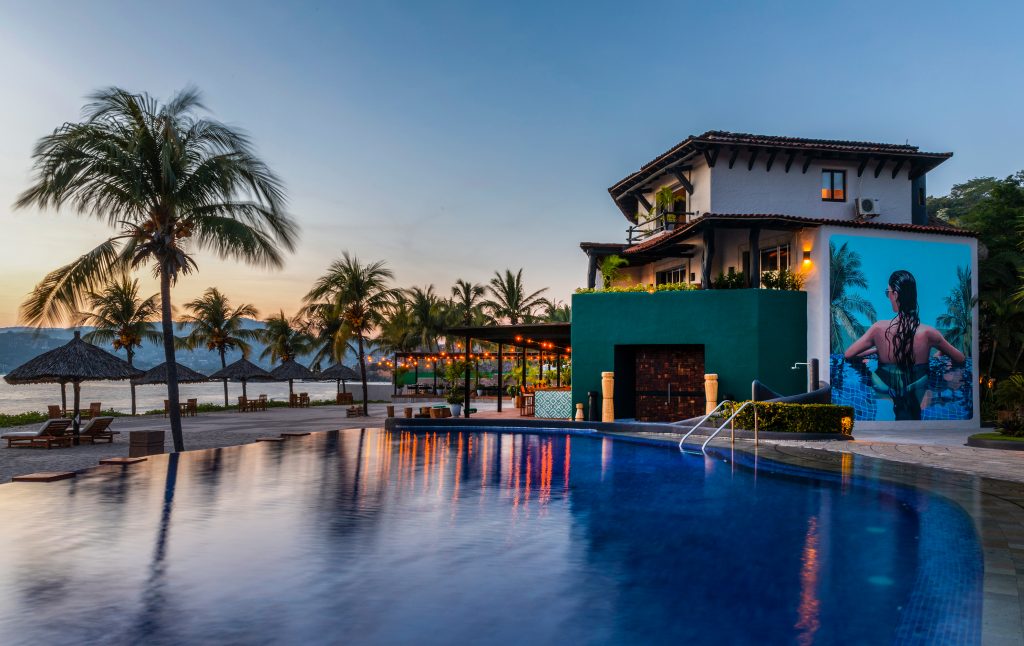 Thompson Zihatenajo - Hotel Photography - Julie Soefer Photography