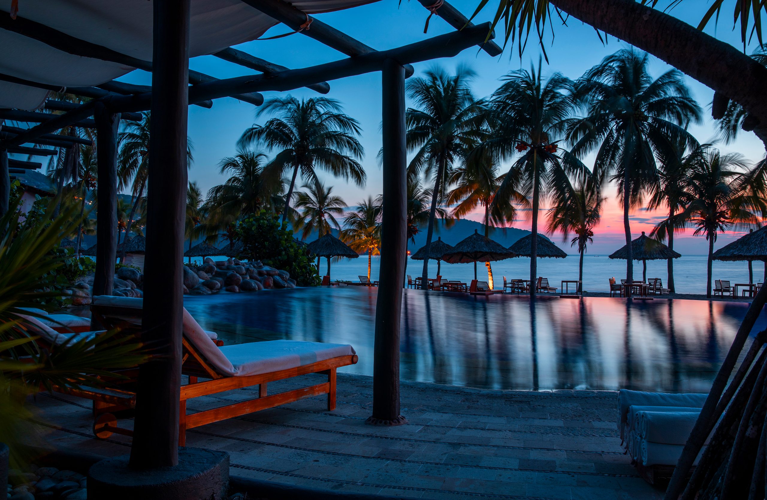 Thompson Zihatenajo - Hotel Photography - Julie Soefer Photography